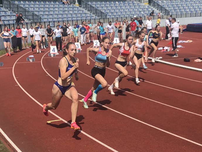 Anna Karolína Adamcová nový okresní rekord na 150m.